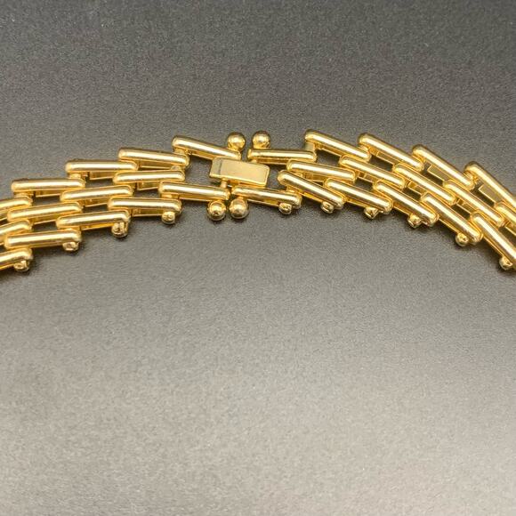 Vintage Gold Tone Gate Link Necklace - Picture 2 of 13